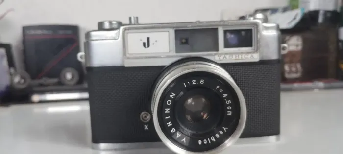 Camera analógica YASHICA J