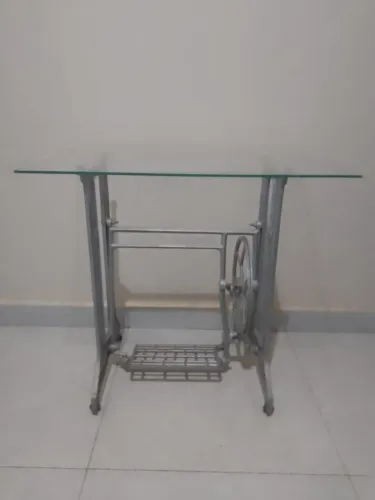 Mesinha pé de máquina antigo