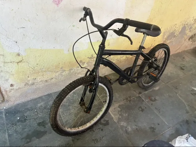 Bike BMX aro 20 preta - pronta pra andar  