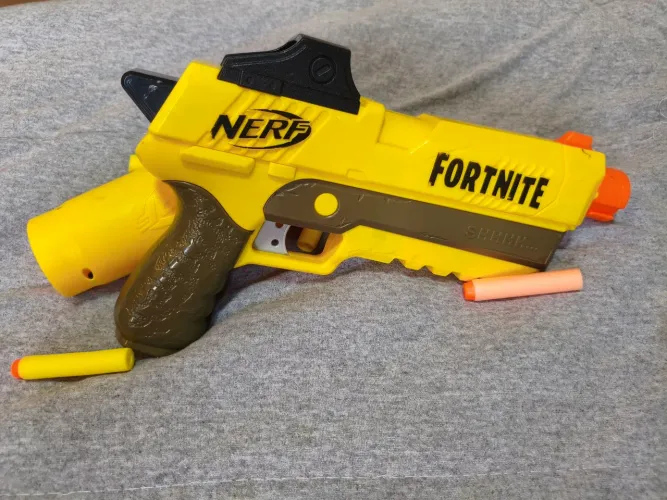 Nerf pistola fortnite amarela em ótimo estado original 