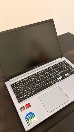 ASUS Vivobook Ryzen 7