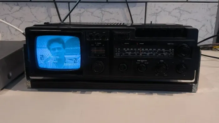 TV RÁDIO CASSETTE ORION 7252 B/W BIVOLT USADO (FUNCIONA PARCIAL)