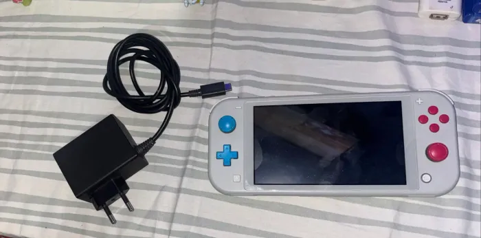 Nintendo Switch Lite edição Zacian & Zamazenta