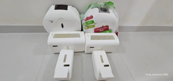 02 KITs PORTA SABÃO, PAPEL HIG. E PAPEL TOALHA