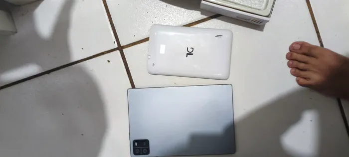 Vendo esses dois tablet quebrados não está funcionando para desmanche para peças