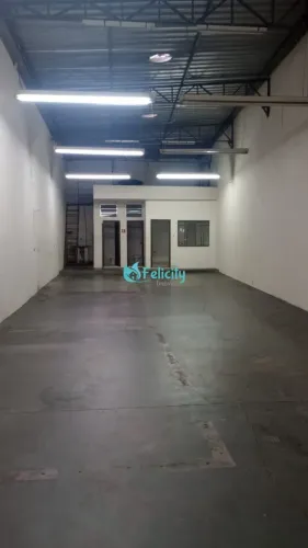 Salão comercial com 1 sala, 2 banheiros, 200m2 na Vila Pirituba
