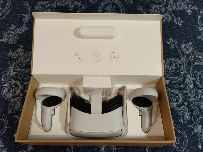 Oculus Quest 2 128GB - Pouco Uso, Ótimo Estado + 2 Controles