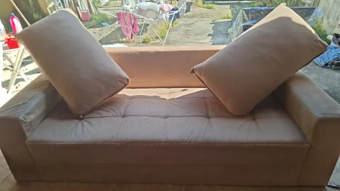 SOFÁ EM BOM ESTADO