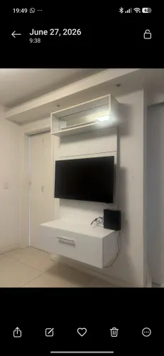 Painel de TV Suspenso com Prateleira e Gaveteiro - Branco (Perfeito Estado)