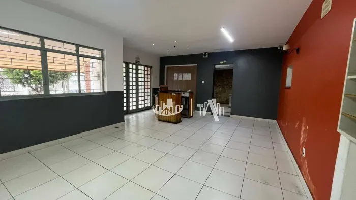 Casa com 3 quartos para alugar, 250 m² por R$ 3.800/mês - Centro - Londrina/PR