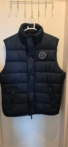 Colete puffer Abercrombie Fitch