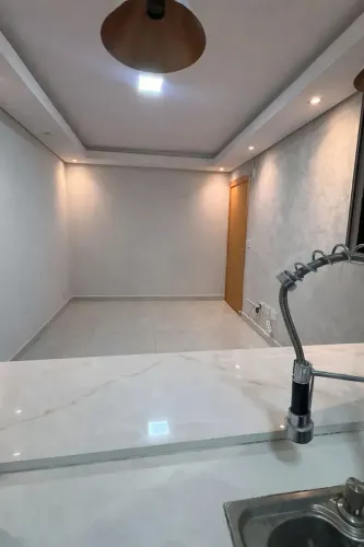 Apartamento para alugar com armários planejados e porcelanato no Coxipó