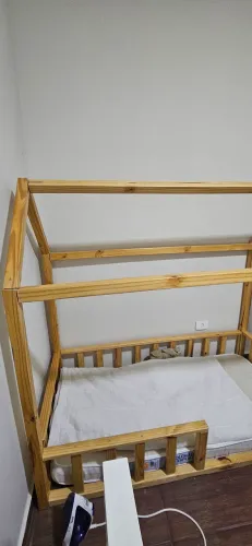 Cama e colchão montessori madeira