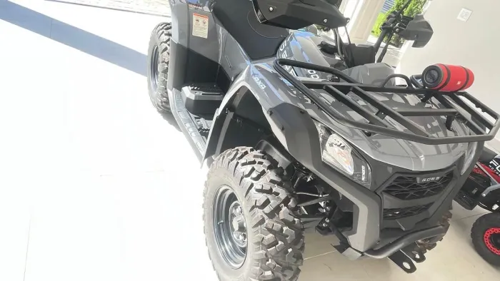 Quadriciclo CForce 400