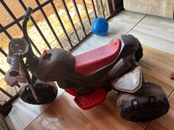 Moto elétrica infantil