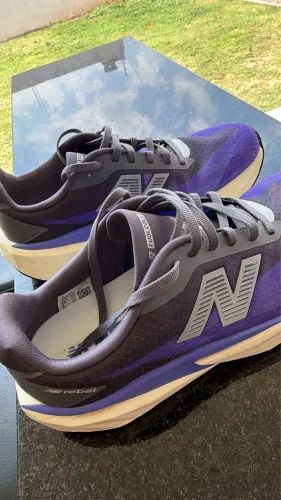Tênis New Balance FuelCell Rebel V5
