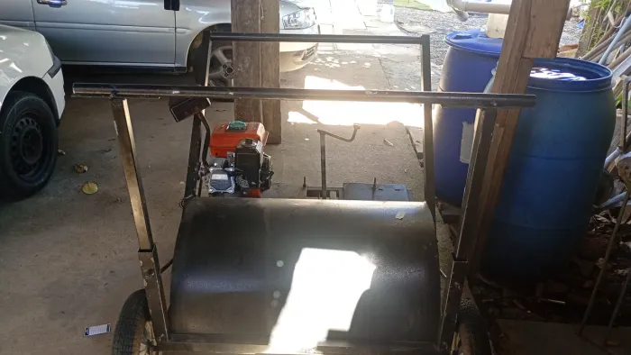 Máquina de escovar campo de futebol sintético