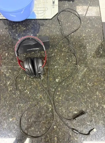 Headset hyperX cloud2 com microfone, fio adaptador pra PC e duas espumas extras
