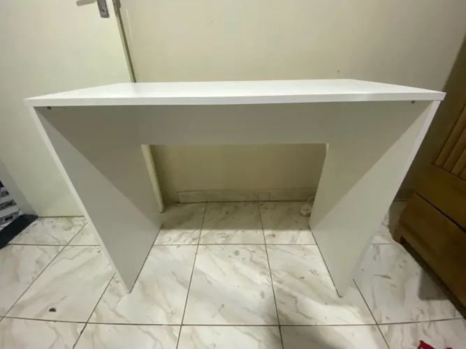 Vende-se escrivaninha 
