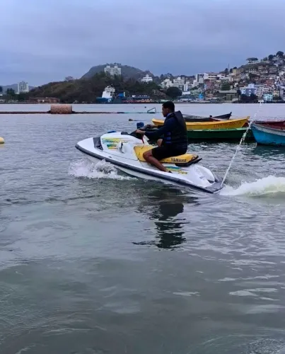 Jet ski Yamaha funcionando 