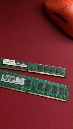 Dois pentes de memória ram 4 GB DDR3