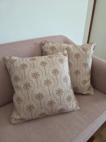 Dupla de almofadas (recheio e capas) em veludo estampadas nunca usadas em perfeito estado