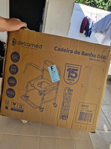 Cadeira de banho completa na caixa