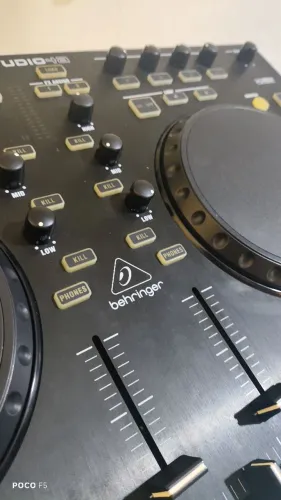 Controladora Behringer CMD Studio 4A (semi nova)