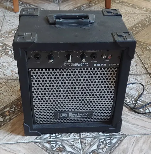 Caixa De Som ( Amplificada Para Tocar Guitarra)