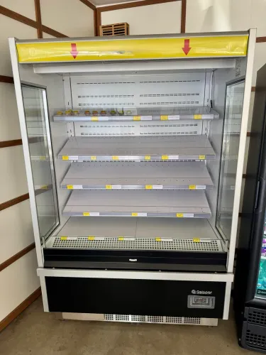 Geladeira expositora de 1.30m com 8 meses de uso
