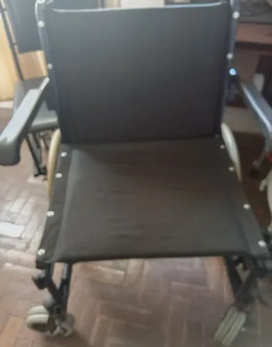 Vendo cadeira de rodas para obesos ideal até 250 kg