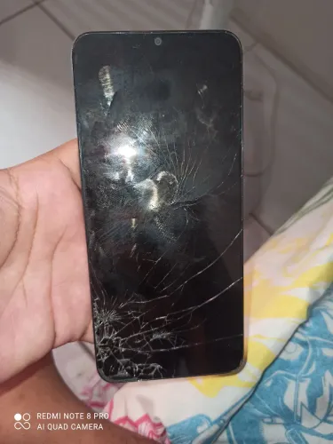 celular barato com defeito