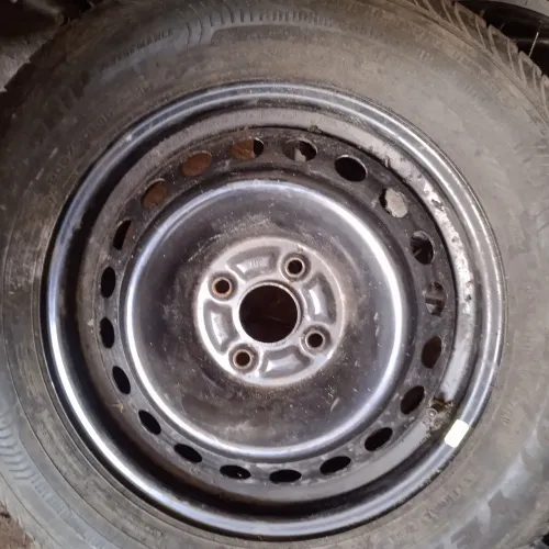 Roda aro 15 com pneu, Toyota