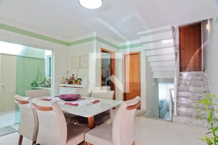Casa à Venda - Água Fria, 3 Quartos, 250 m2