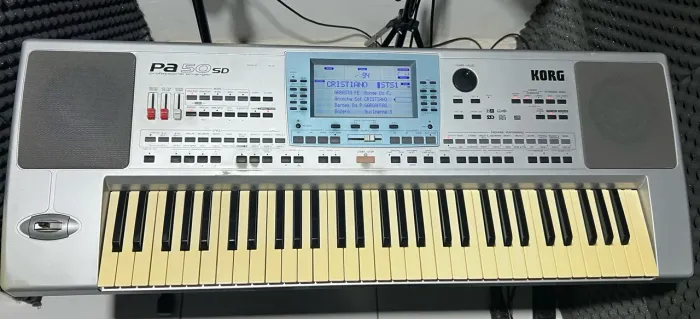 Teclado Korg pa50 sd