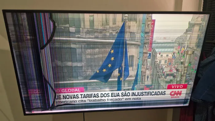 Smart TV 49" Samsung UHD (tela trincada)