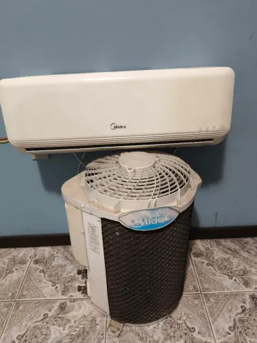 AR-CONDICIONADO MIDEA 7.500 BTUs - COMOLETO EM PERFEITO ESTADO