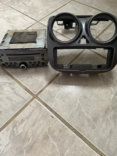 Vendo som com moldura do Fiat palio sporting