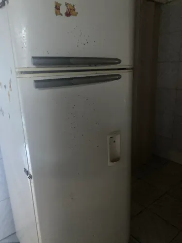 Vendo uma geladeira