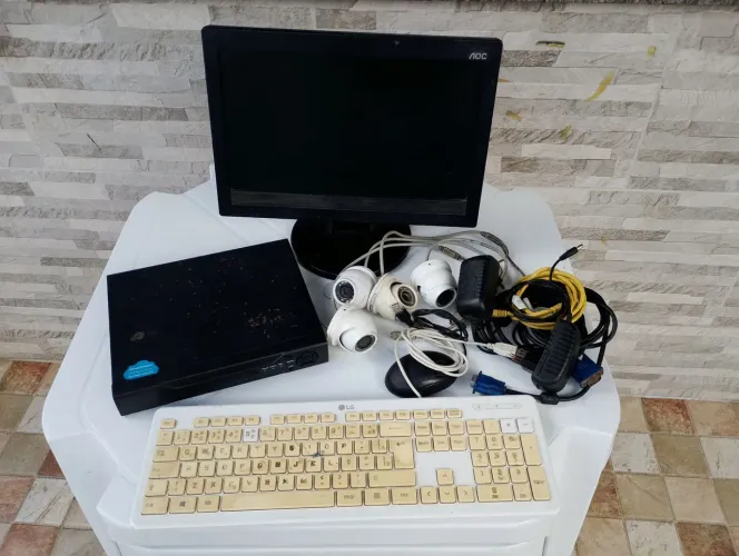 Sistema de monitoramento com 4 câmeras