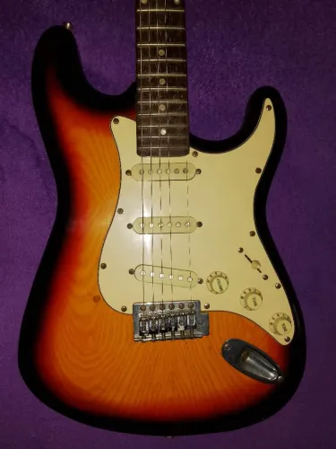  guitarra dolphin stratocaster funcionando perfeitamente 