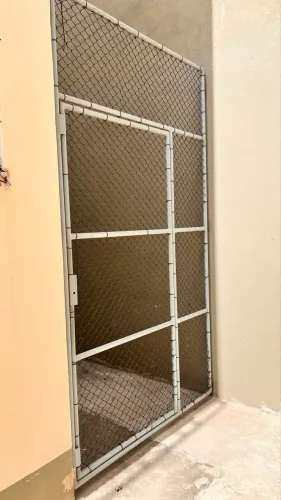 Portão de tela alimentado