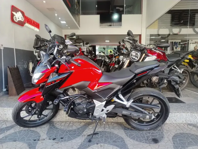 Honda/CB300F Twister ABS, 2024/2024 novíssima, troco por moto.