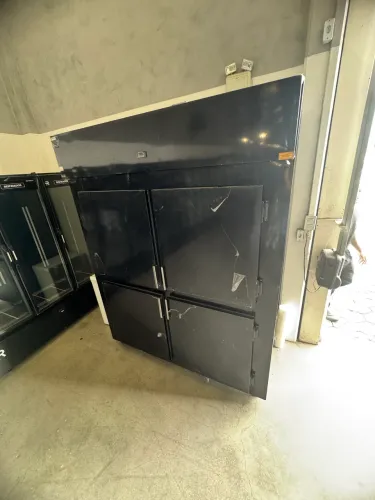Cervejeira 4 portas com prateleiras inox 5 negativos Nova