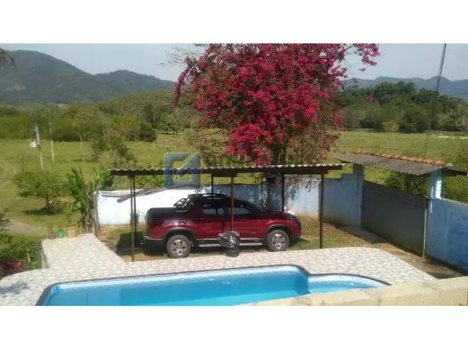 Sítio residencial à venda em Miracatu 3 quartos, 6 vagas, 168 m²