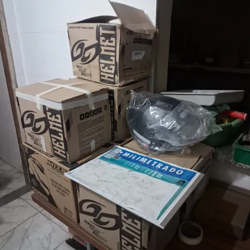 Capacete aberto novo, na caixa