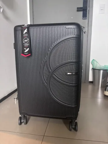 Mala de Viagem Rígida Preta com 4 Rodas 360° e Zíper Reforçado