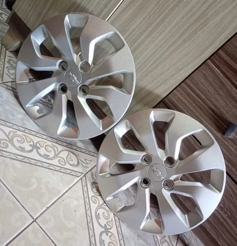 Vendo duas calotas aro 14 para Onix ou prisma