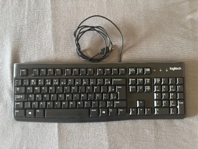 Teclado Logitech K120 com Fio USB
