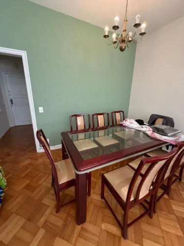 Mesa de jantar + 8 cadeiras